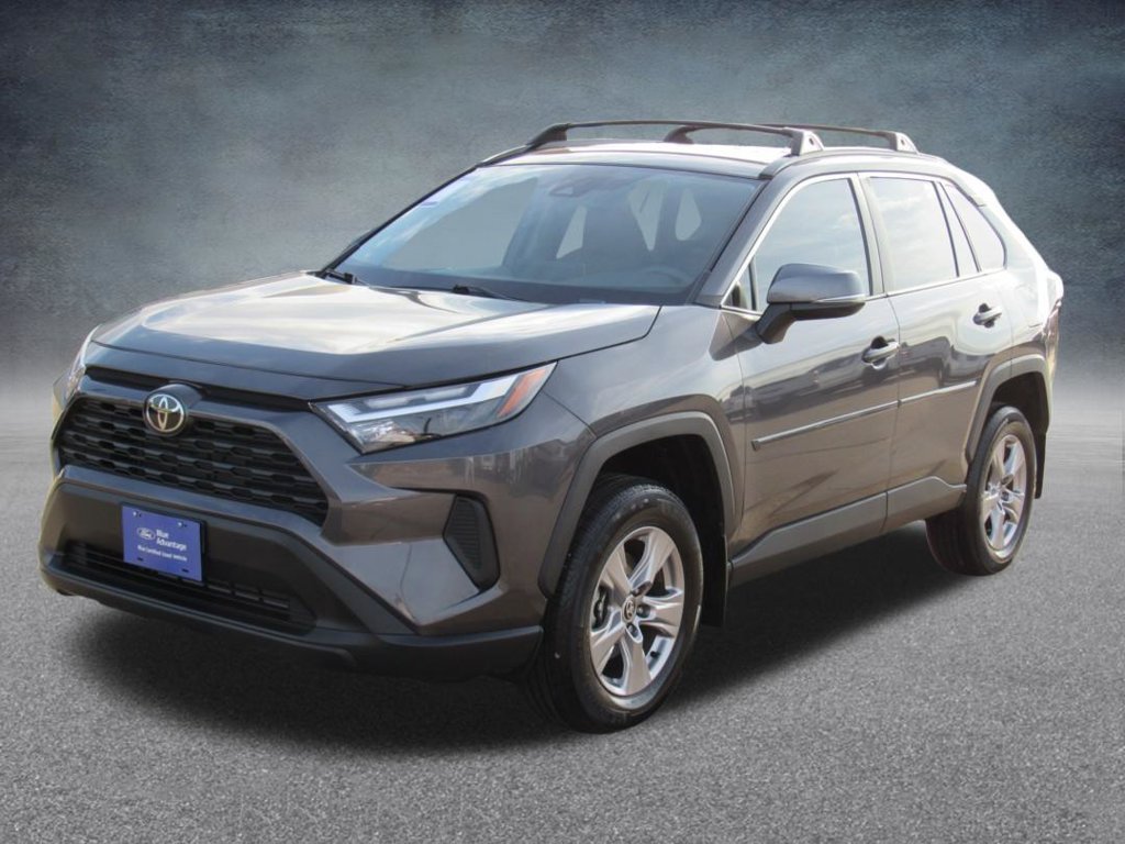 Used 2025 Toyota RAV4 XLE FWD image 2