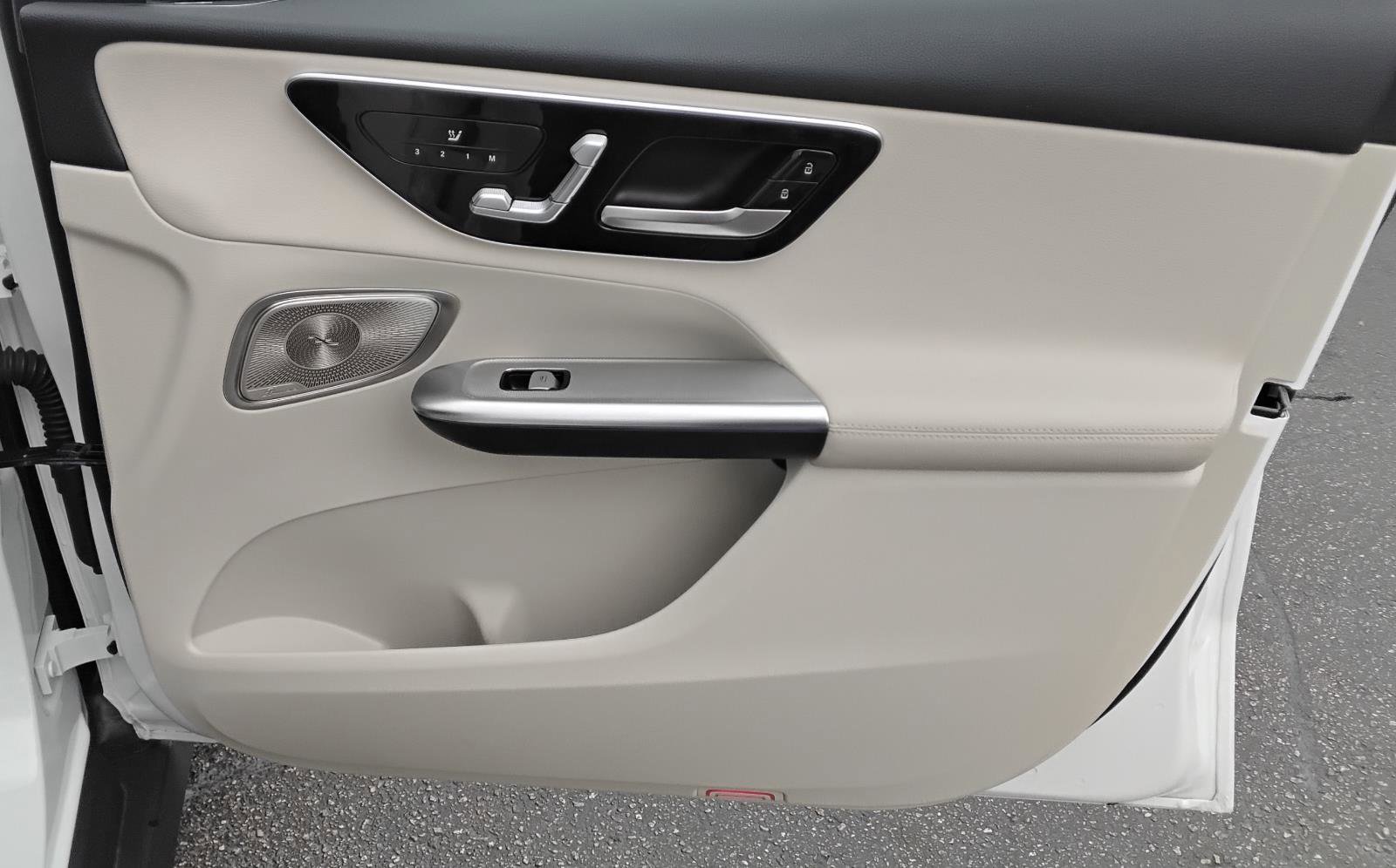 Used 2025 Mercedes-Benz GLC 300 GLC 300 image 25