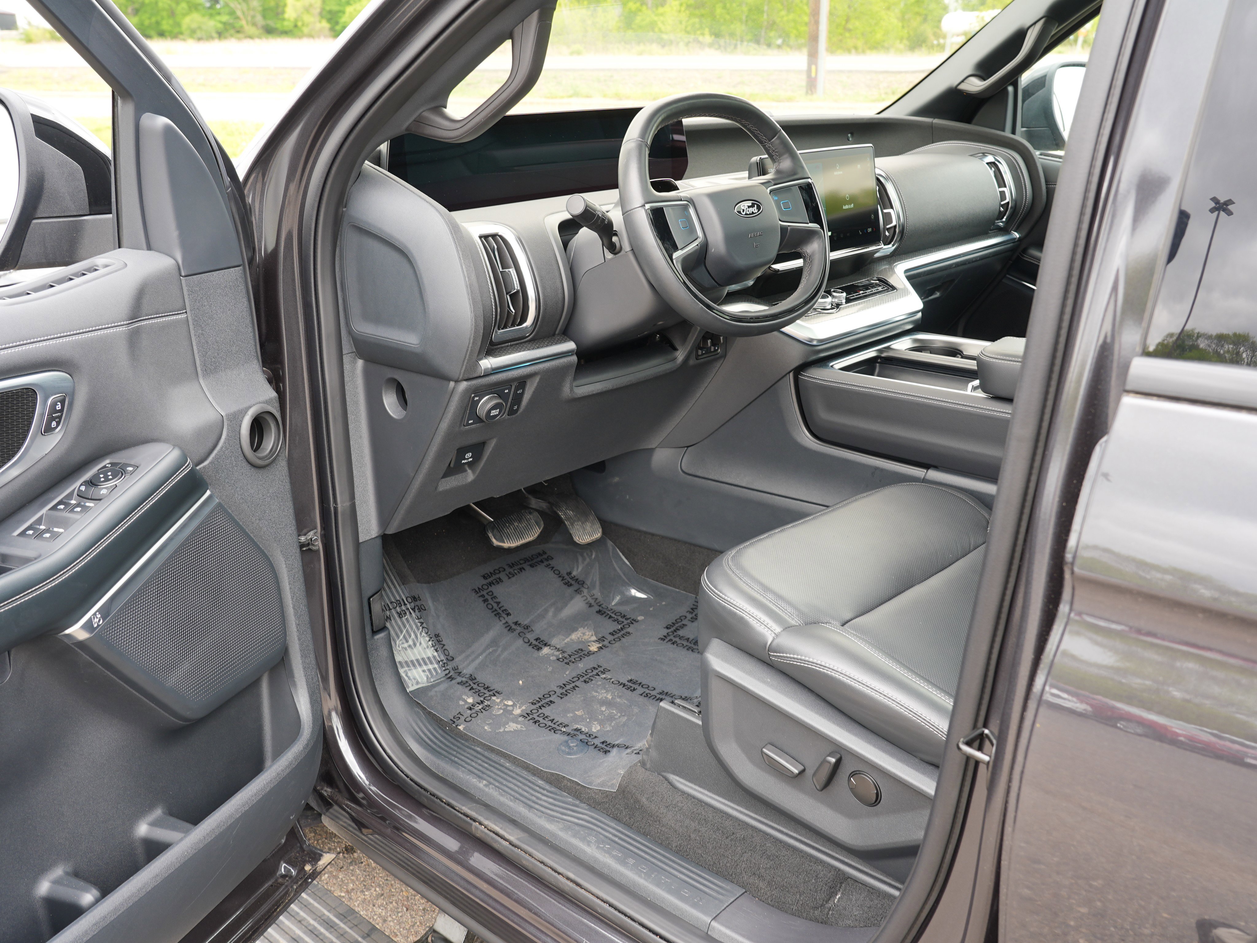 Used 2025 Ford Expedition Max Platinum w/ Stealth Appearance Package AWD/4WD image 15