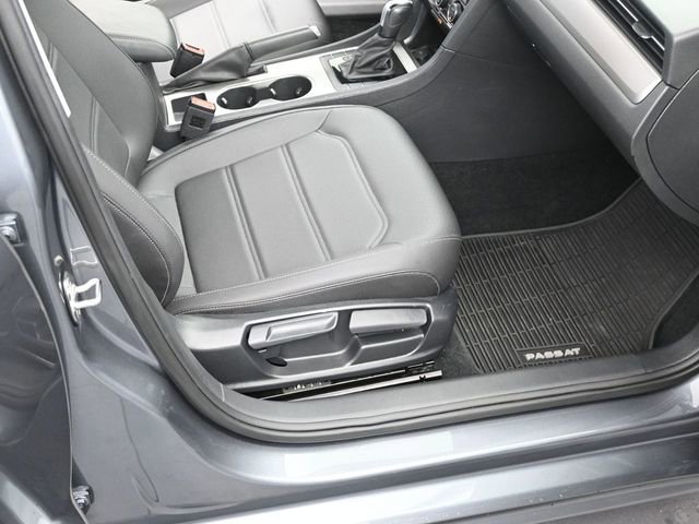 Used 2021 Volkswagen Passat 2.0T SE image 12