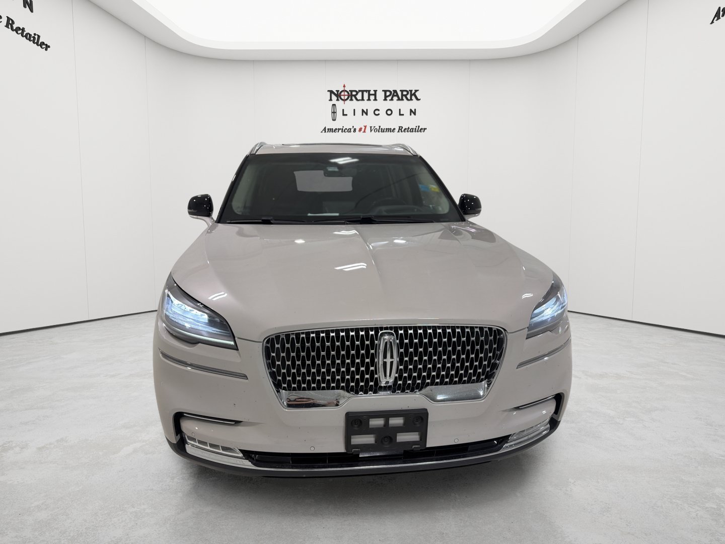 Used 2021 Lincoln Aviator Reserve w/ Equipment Group 201A RWD image 8