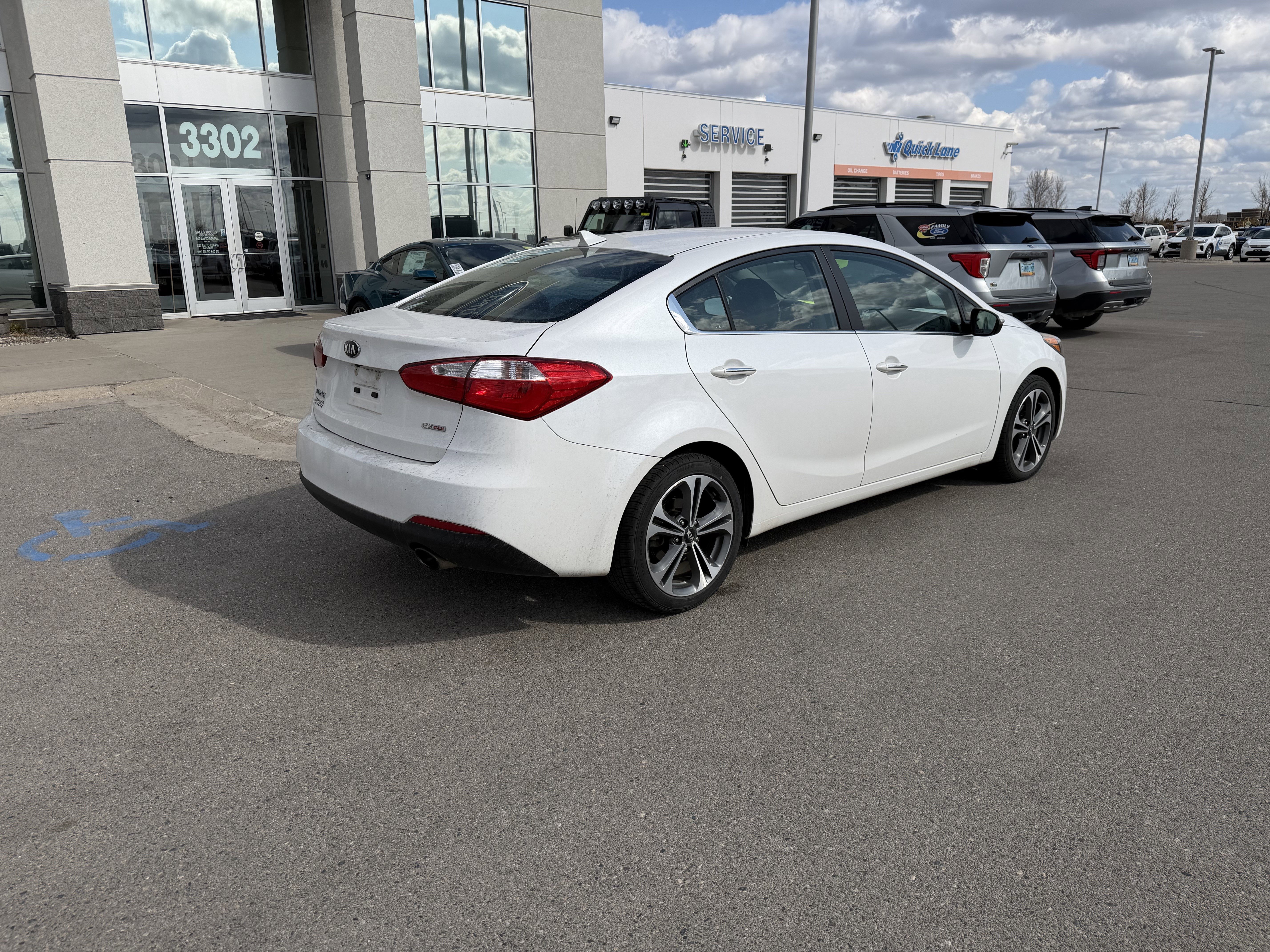 Used 2015 Kia Forte EX w/ UVO Package W/17" Alloys image 4