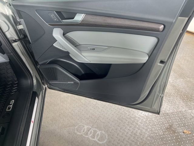 Used 2023 Audi Q5 2.0T Premium Plus w/ Premium Plus Package AWD/4WD image 13