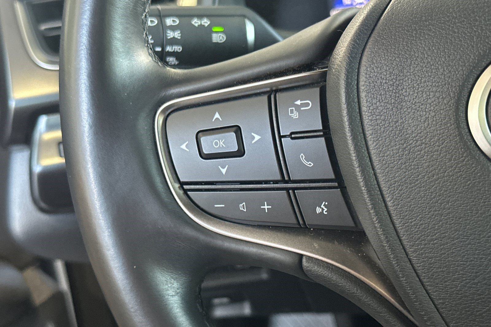 Certified 2025 Lexus UX 300h FWD w/ Accessory Package (Z2) image 29