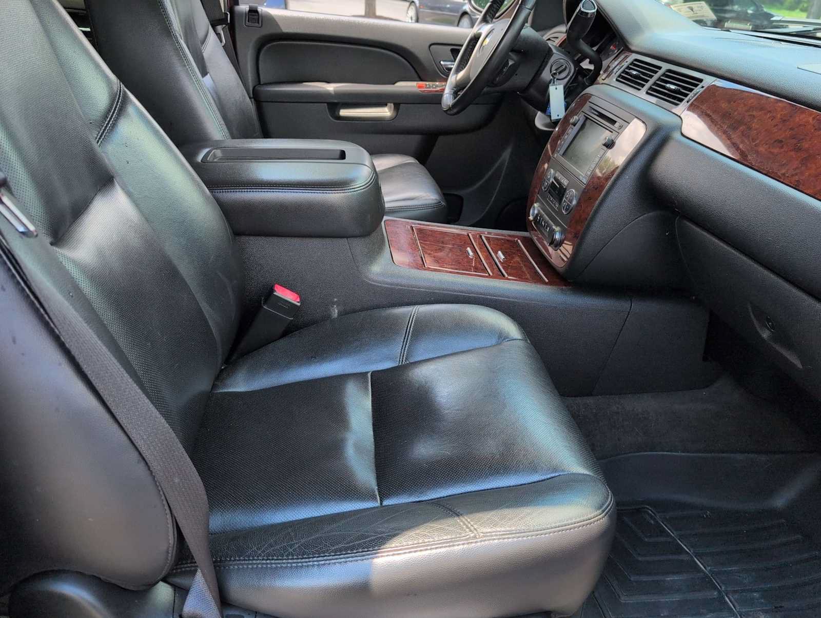 Used 2011 Chevrolet Suburban LTZ AWD/4WD image 20