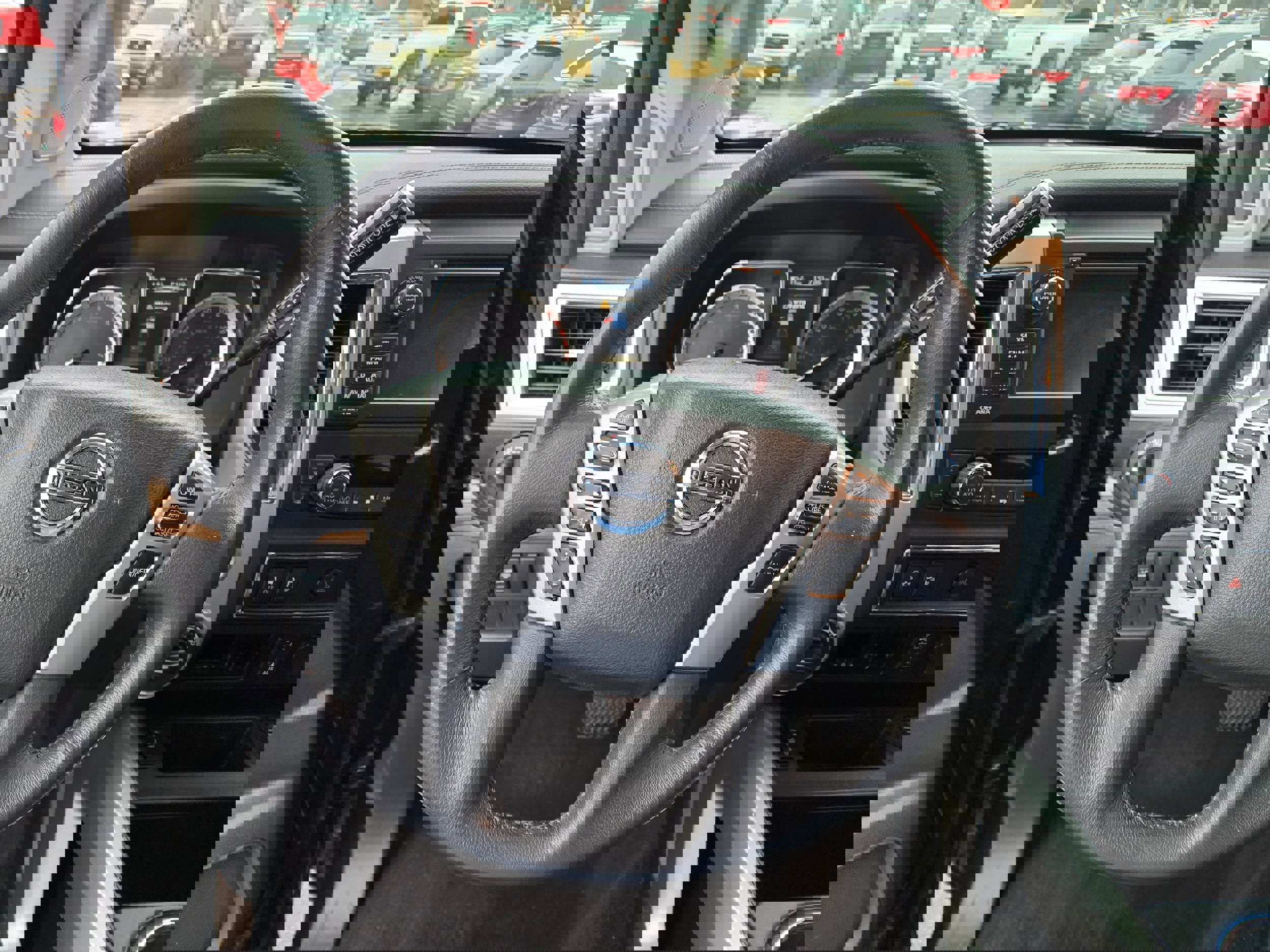 Used 2016 Nissan Titan SL image 6