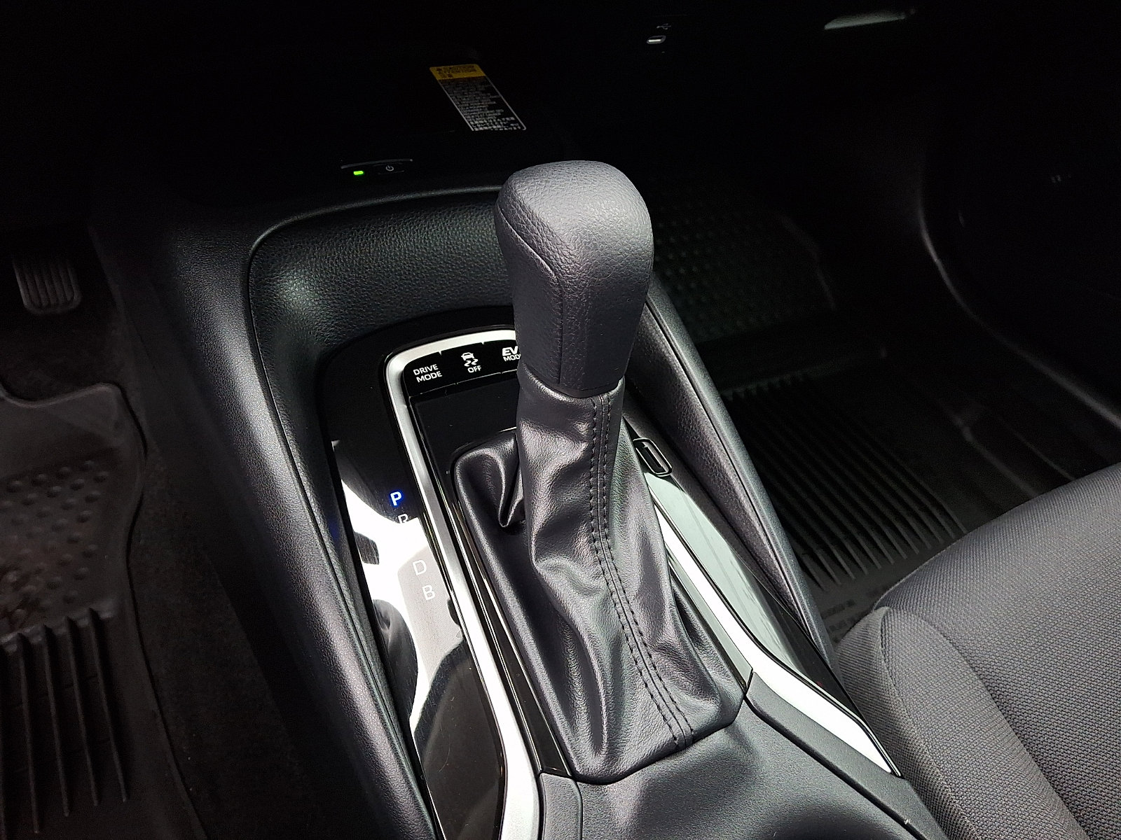 Used 2025 Toyota Corolla LE w/ LE Premium Package image 22