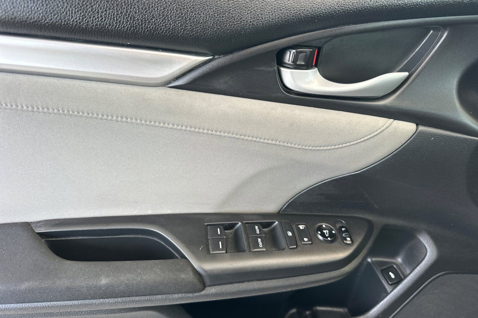 Used 2018 Honda Civic EX-T image 11