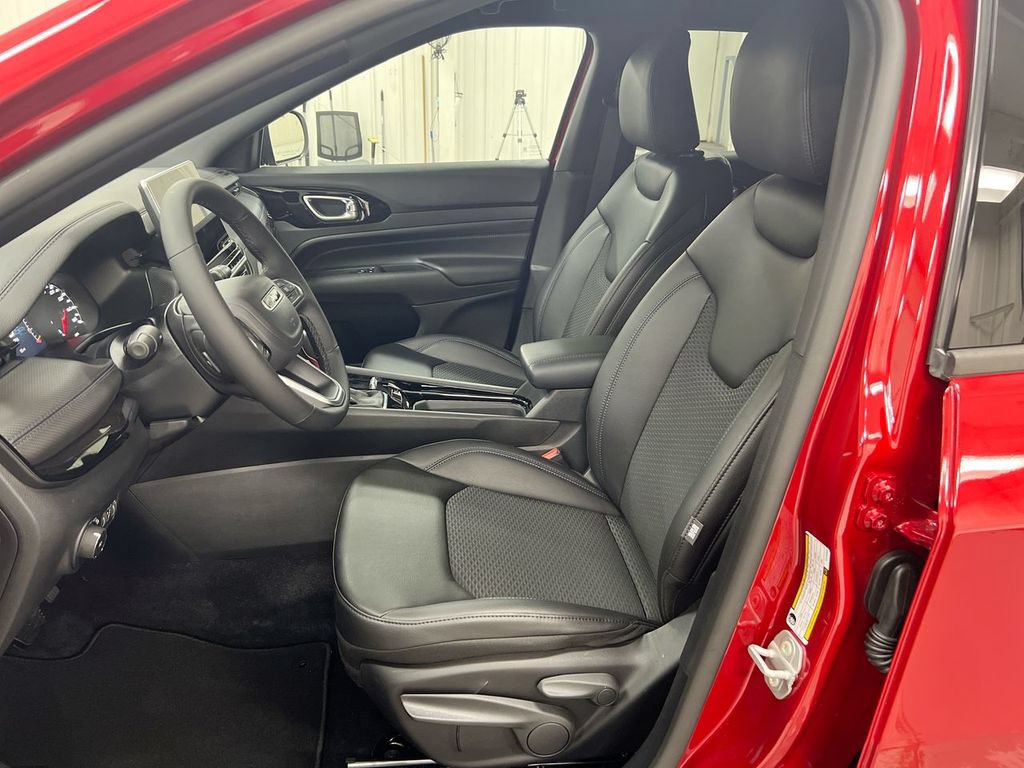New 2026 Jeep Compass Latitude AWD/4WD image 18