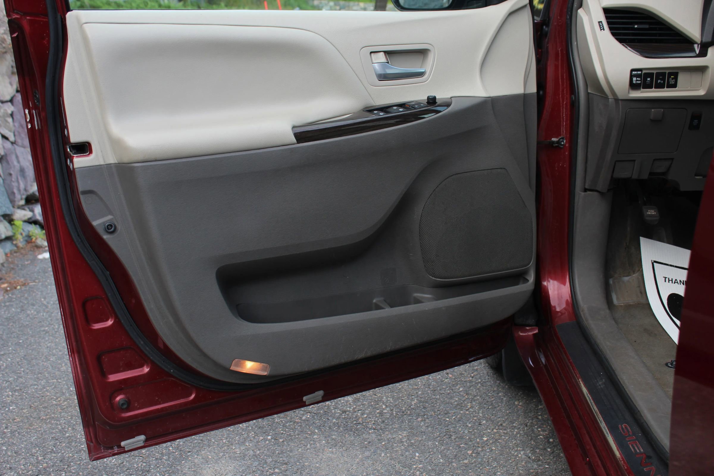 Used 2015 Toyota Sienna XLE Premium image 12