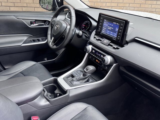 Used 2021 Toyota RAV4 XLE Premium image 9