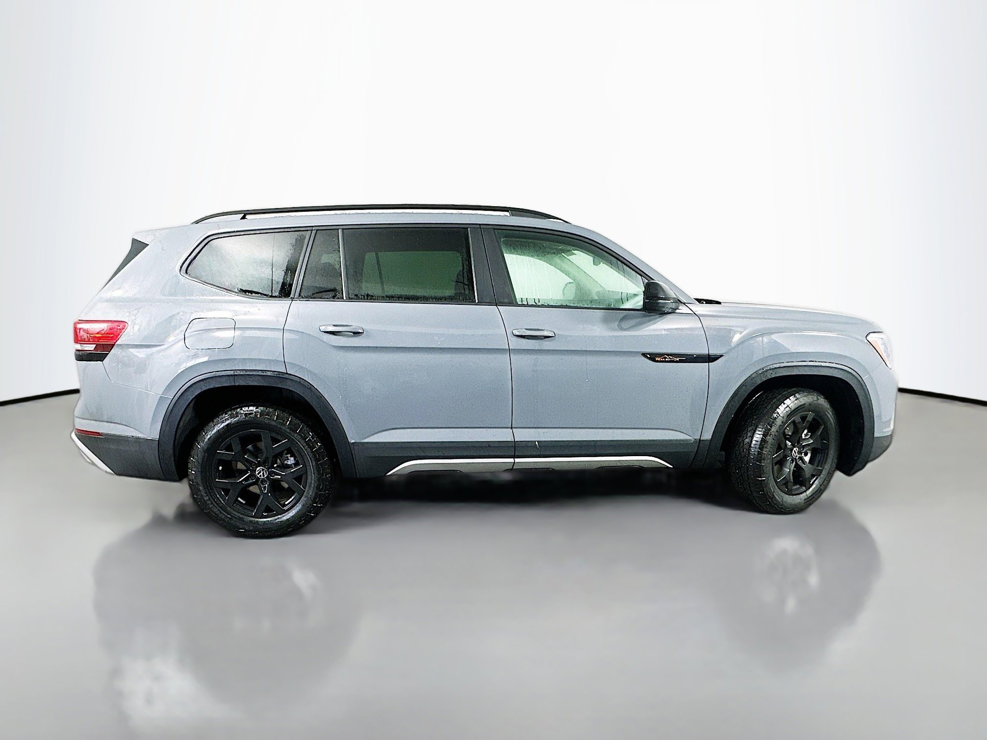 New 2026 Volkswagen Atlas Peak Edition AWD/4WD image 8