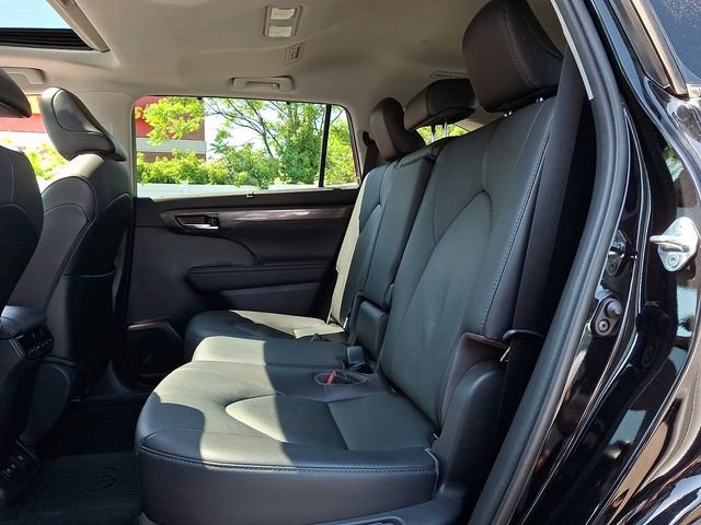 Certified 2021 Toyota Highlander Limited AWD/4WD image 10
