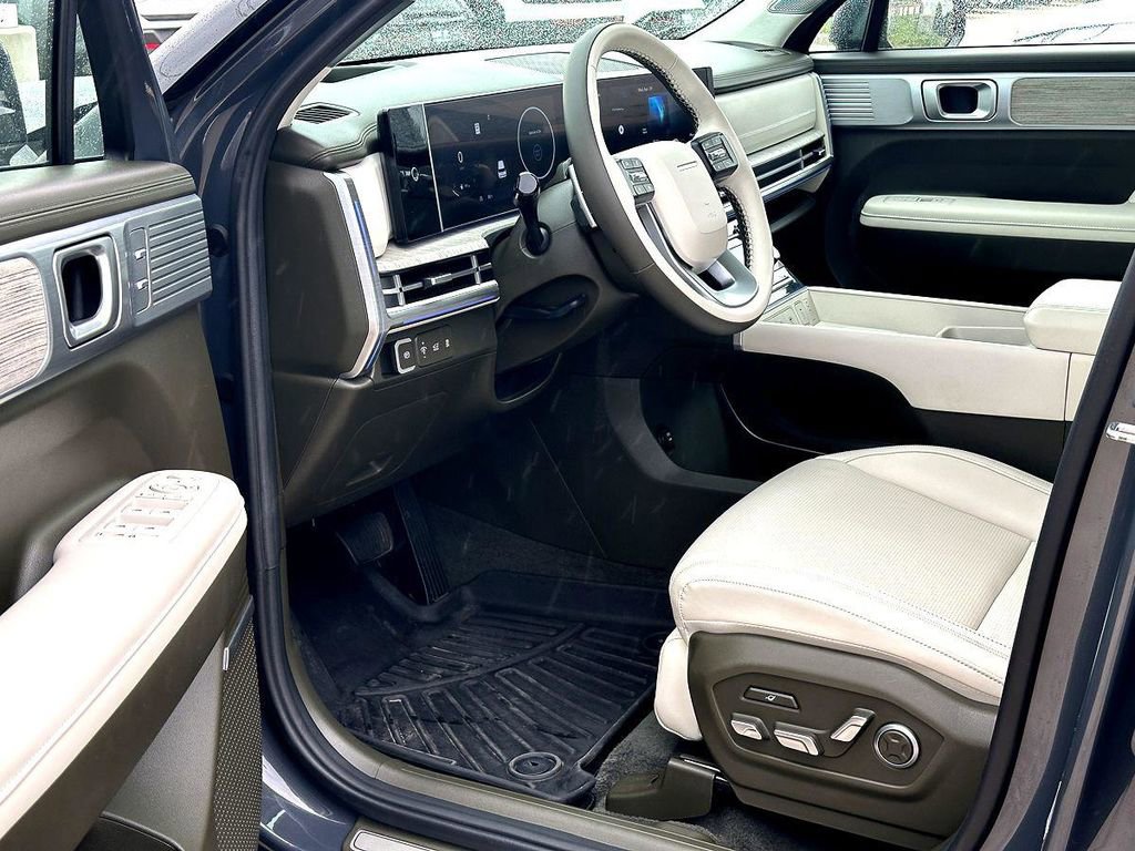 Used 2025 Hyundai Santa Fe Calligraphy FWD image 13