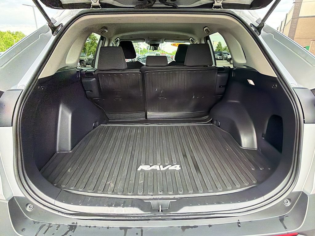 Used 2023 Toyota RAV4 LE AWD/4WD image 13
