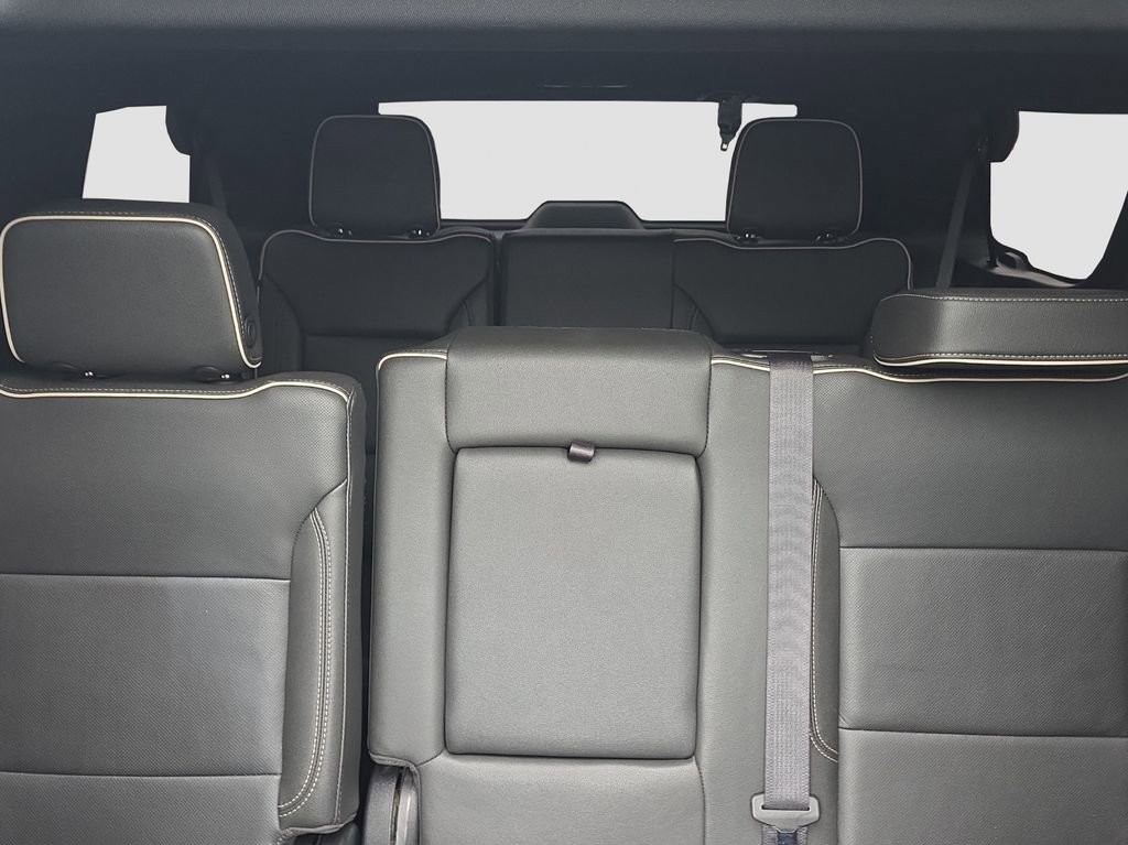 Used 2023 GMC Yukon SLT image 12