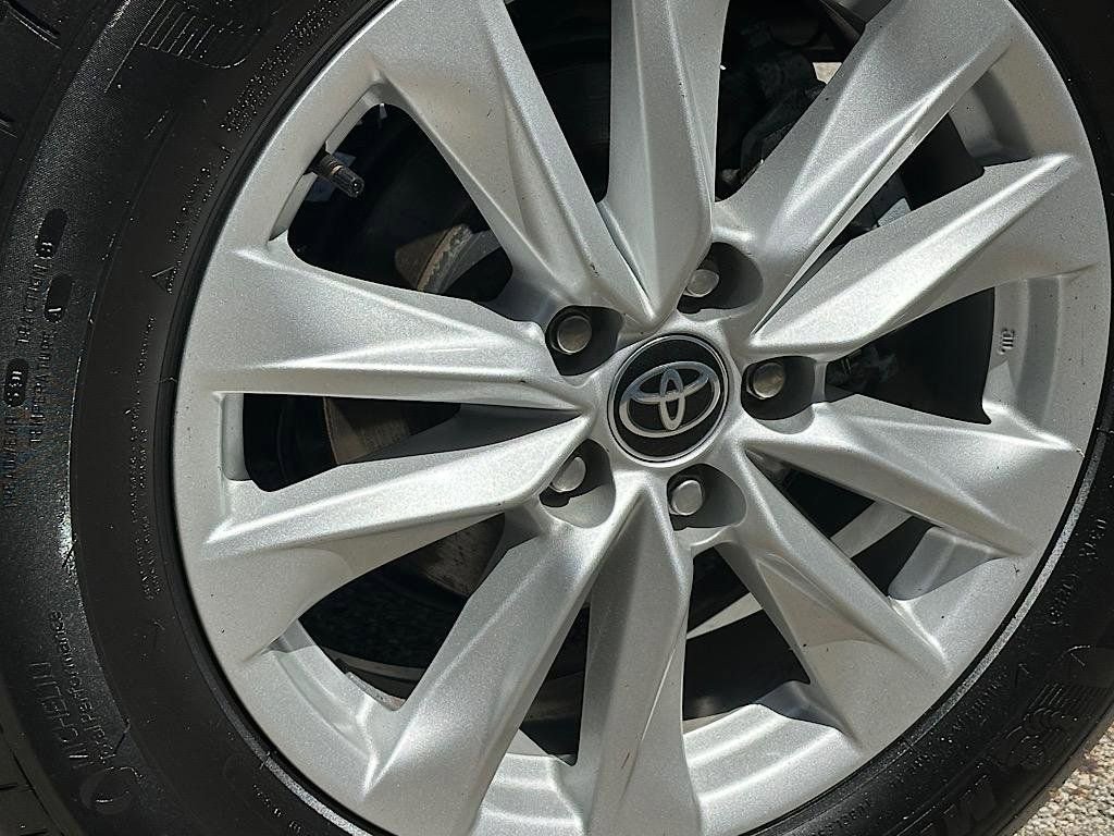 Certified 2023 Toyota Corolla Cross LE image 28