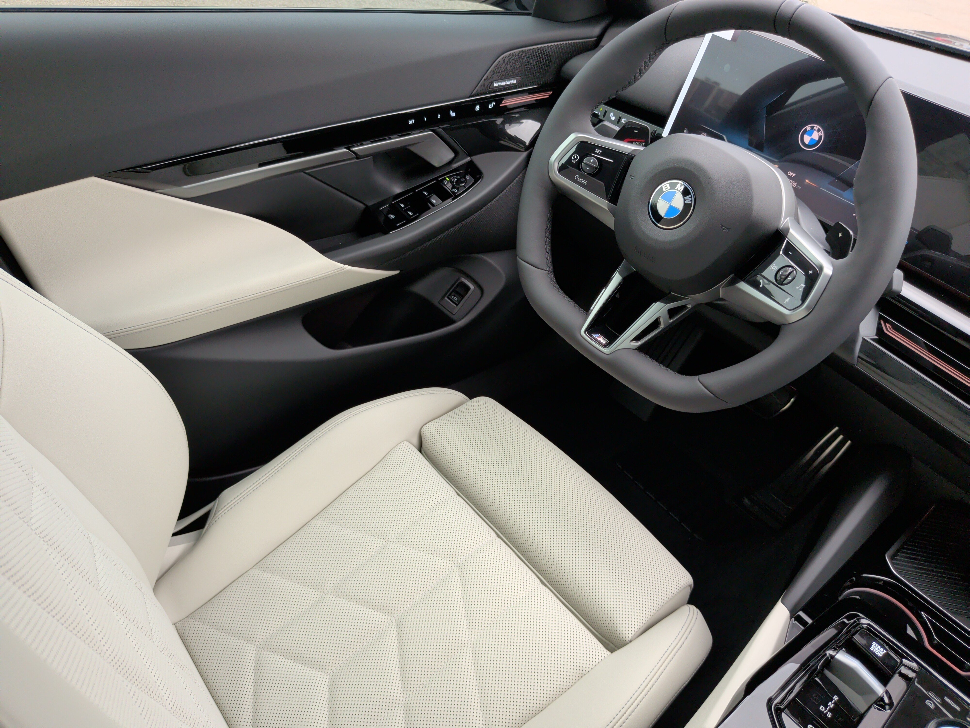 Used 2026 BMW 530i xDrive w/ M Sport Package AWD/4WD image 35
