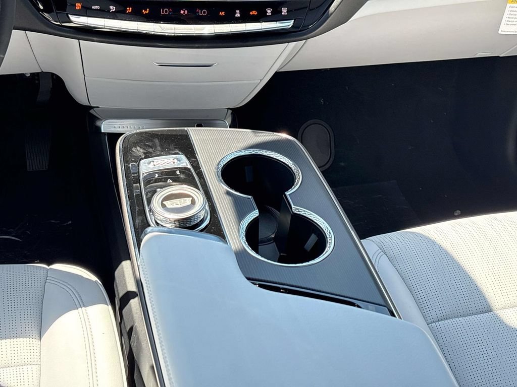 New 2026 Cadillac Lyriq Luxury AWD/4WD image 17