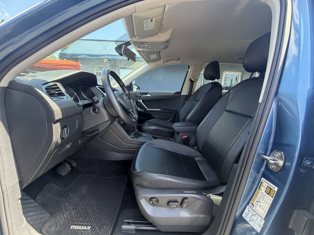 Used 2020 Volkswagen Tiguan SE FWD image 11