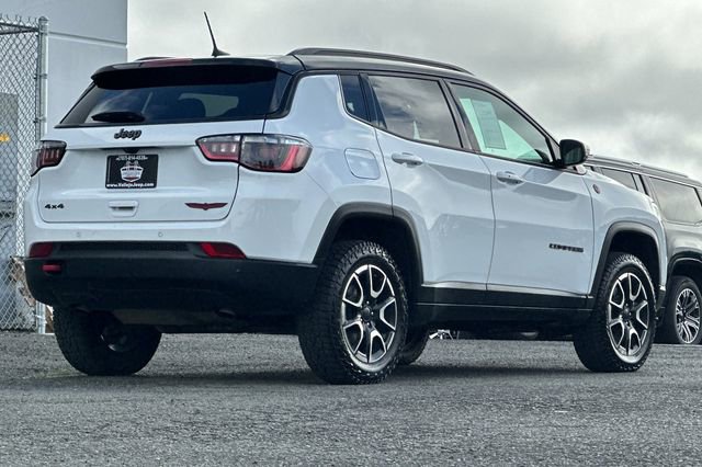 Used 2024 Jeep Compass Trailhawk image 4