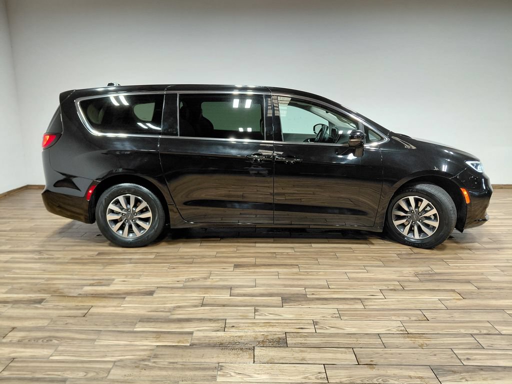 Certified 2024 Chrysler Pacifica Limited FWD image 30
