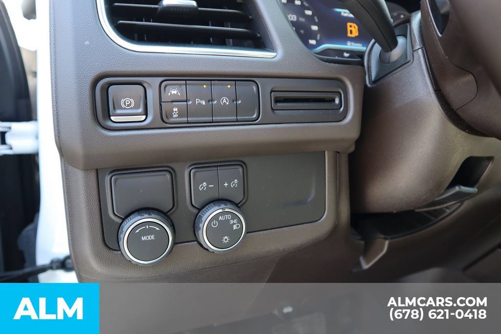 Used 2024 Chevrolet Suburban LT RWD image 16