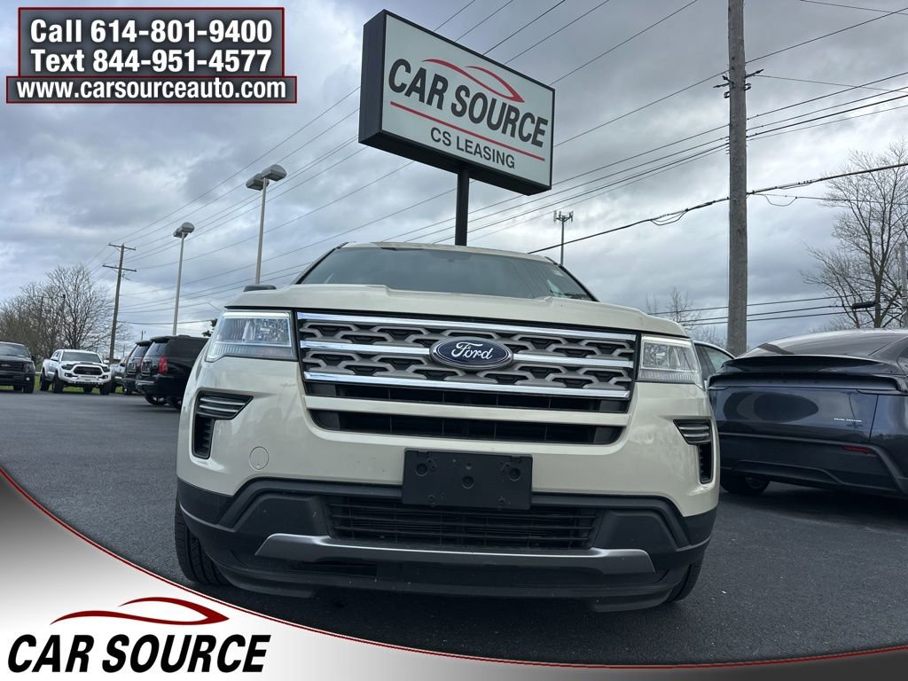 Used 2018 Ford Explorer XLT image 2