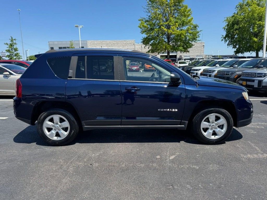 Used 2015 Jeep Compass Sport w/ Power Value Group FWD image 2