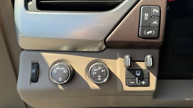 Used 2016 Chevrolet Suburban LT AWD/4WD image 15