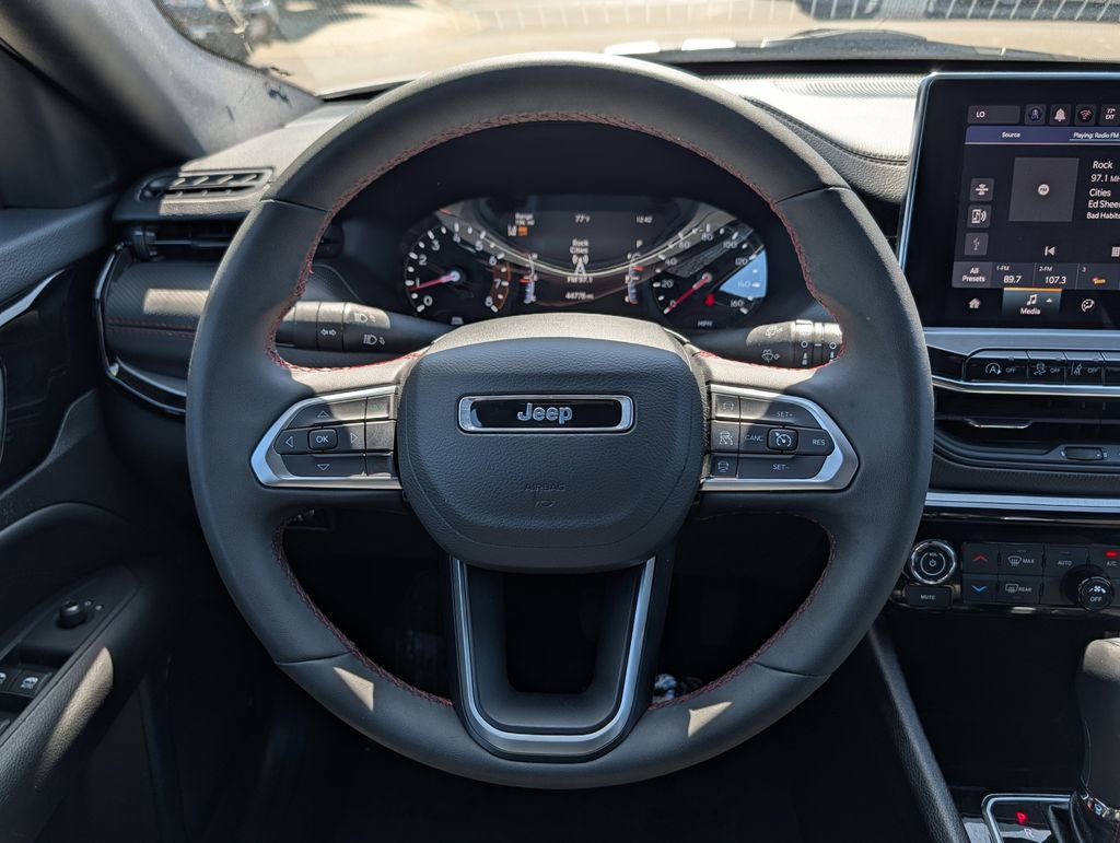 Used 2025 Jeep Compass Trailhawk AWD/4WD image 28