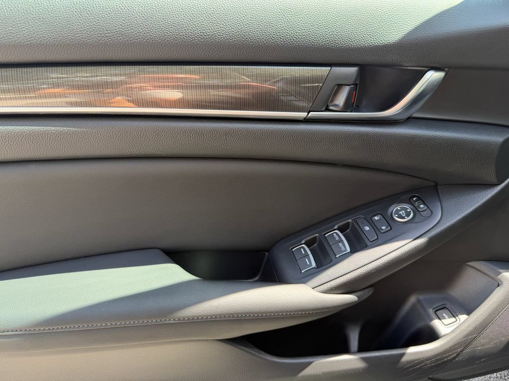 Used 2020 Honda Accord Sport image 11