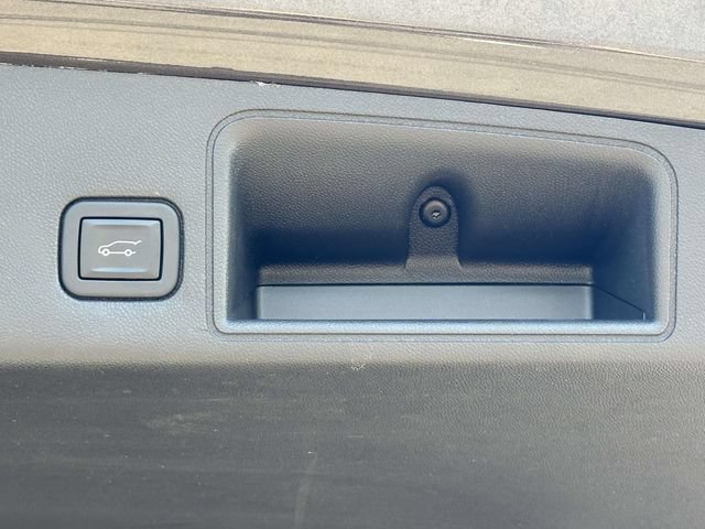 Used 2020 GMC Terrain SLE w/ Driver Convenience Package FWD image 16