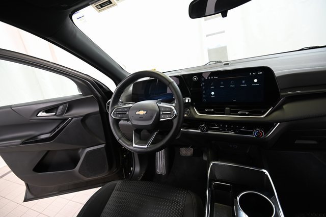 Used 2025 Chevrolet Equinox LT image 25