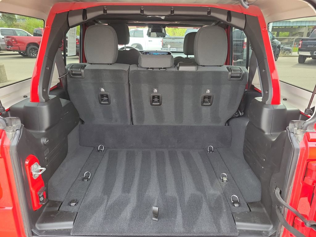 Used 2025 Jeep Wrangler Unlimited Sahara image 6