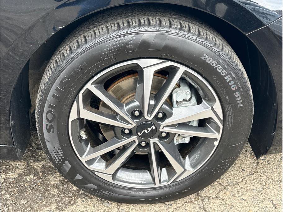 Used 2024 Kia Forte LXS image 10