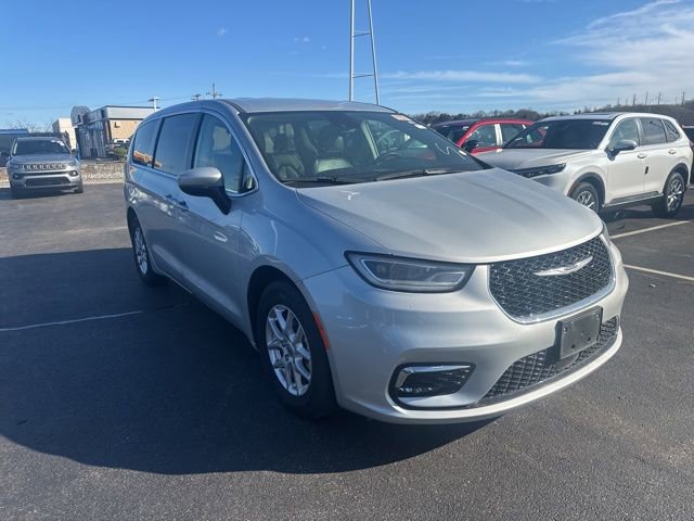 Used 2023 Chrysler Pacifica Touring-L