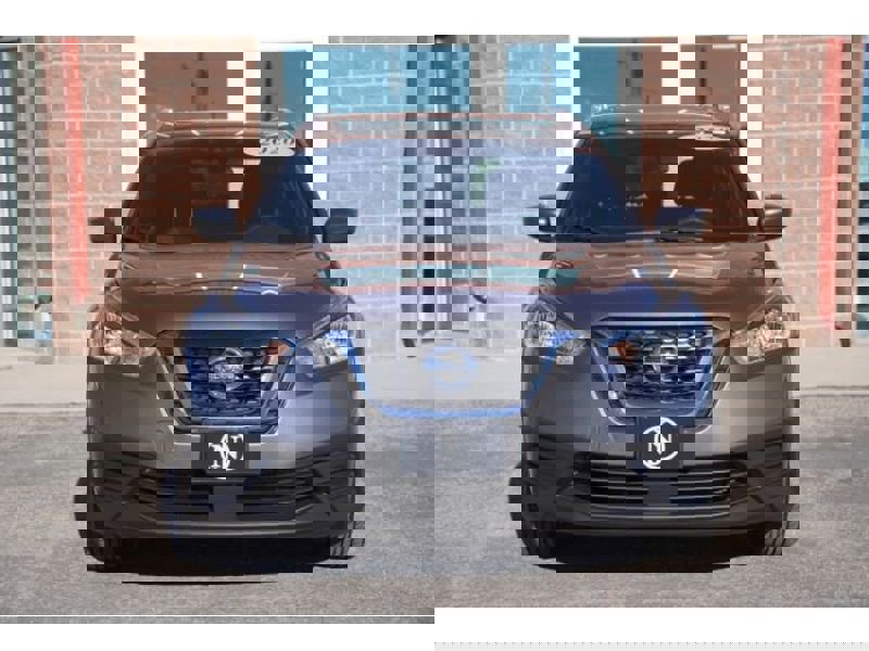 Used 2020 Nissan Kicks SV image 2