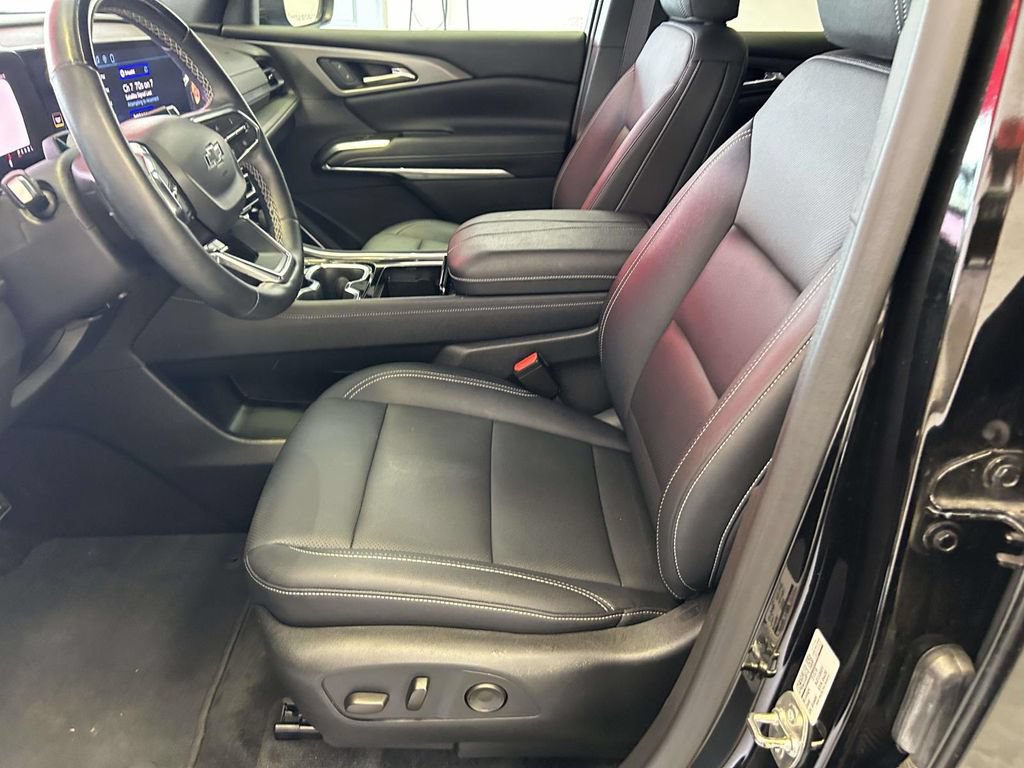Used 2024 Chevrolet Traverse LT w/ Enhanced Driving Package FWD image 14