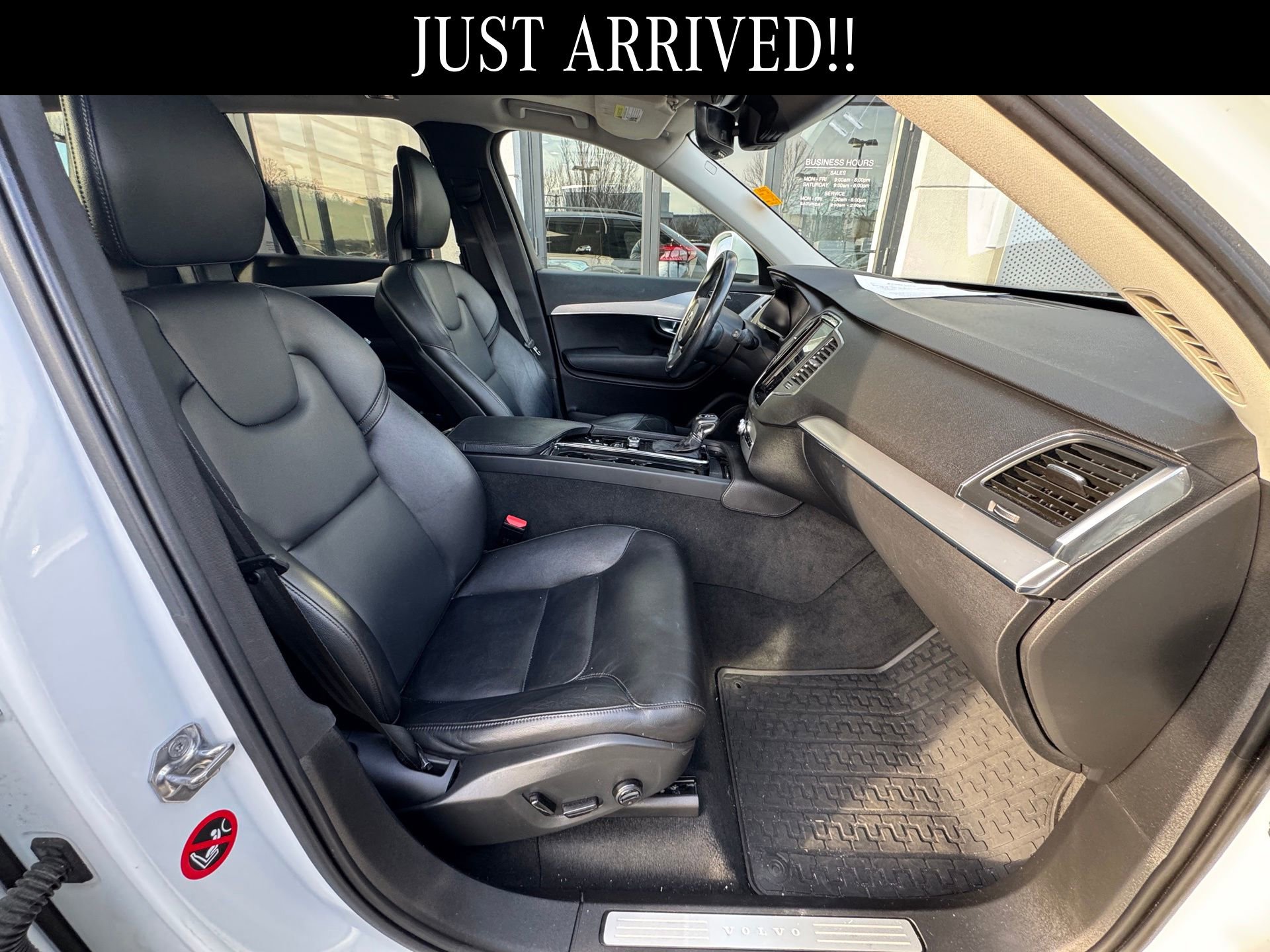 Used 2018 Volvo XC90 T5 Momentum w/ Convenience Package image 9