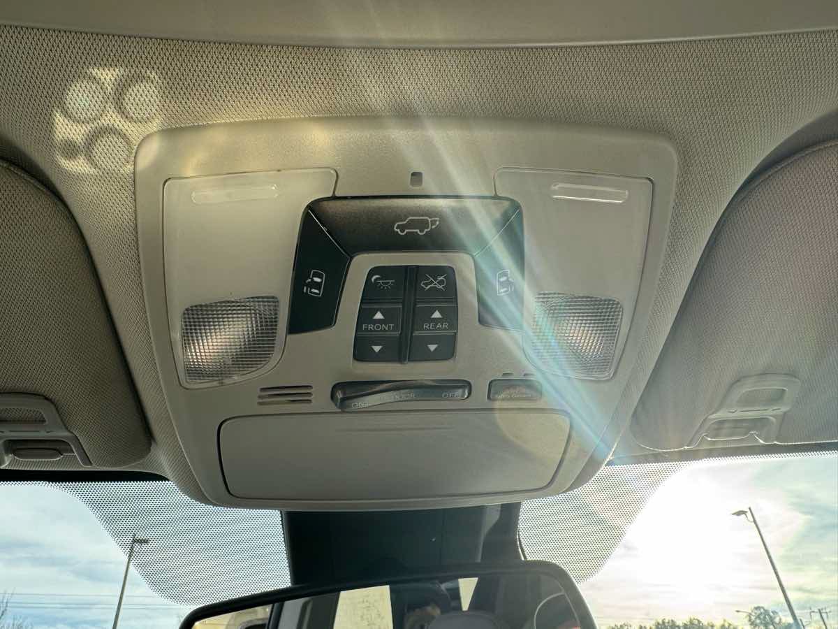 Used 2020 Toyota Sienna Limited Premium w/ Carpet Mat Package AWD/4WD image 25