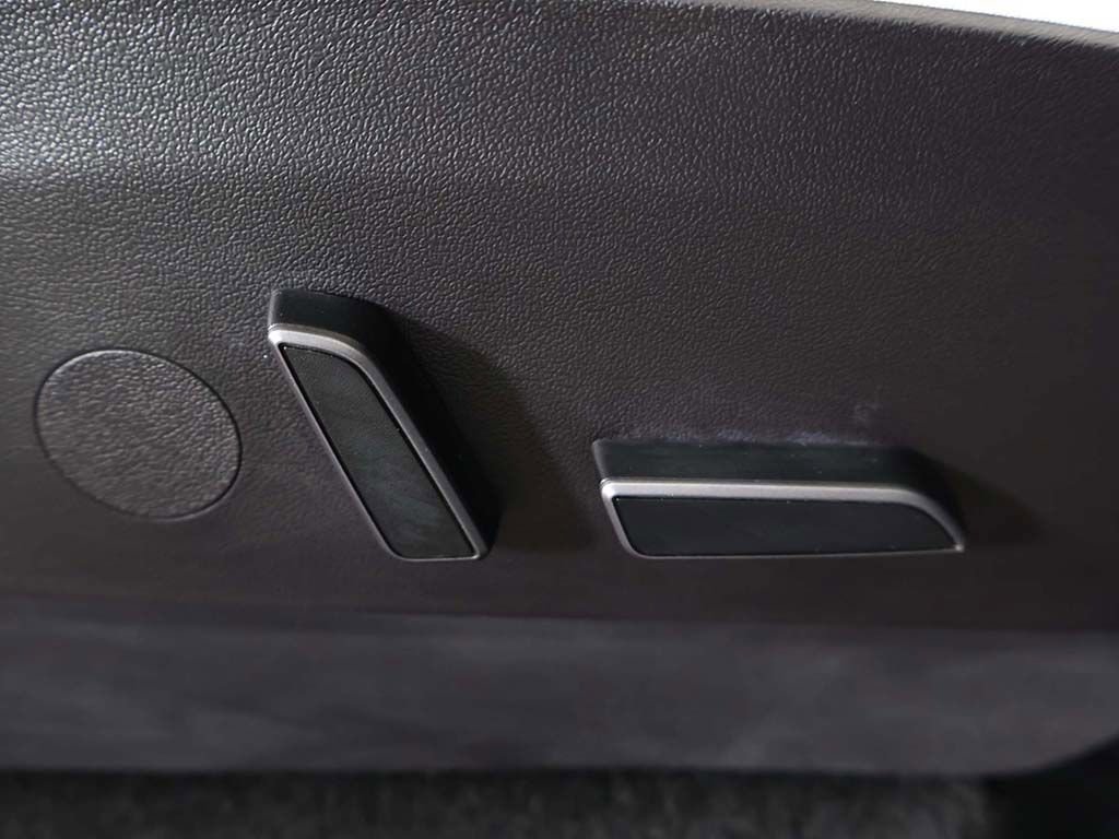 Used 2023 Tesla Model Y Long Range image 30