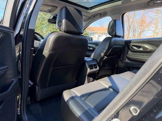 Used 2022 GMC Terrain SLT w/ Infotainment Package II AWD/4WD image 25