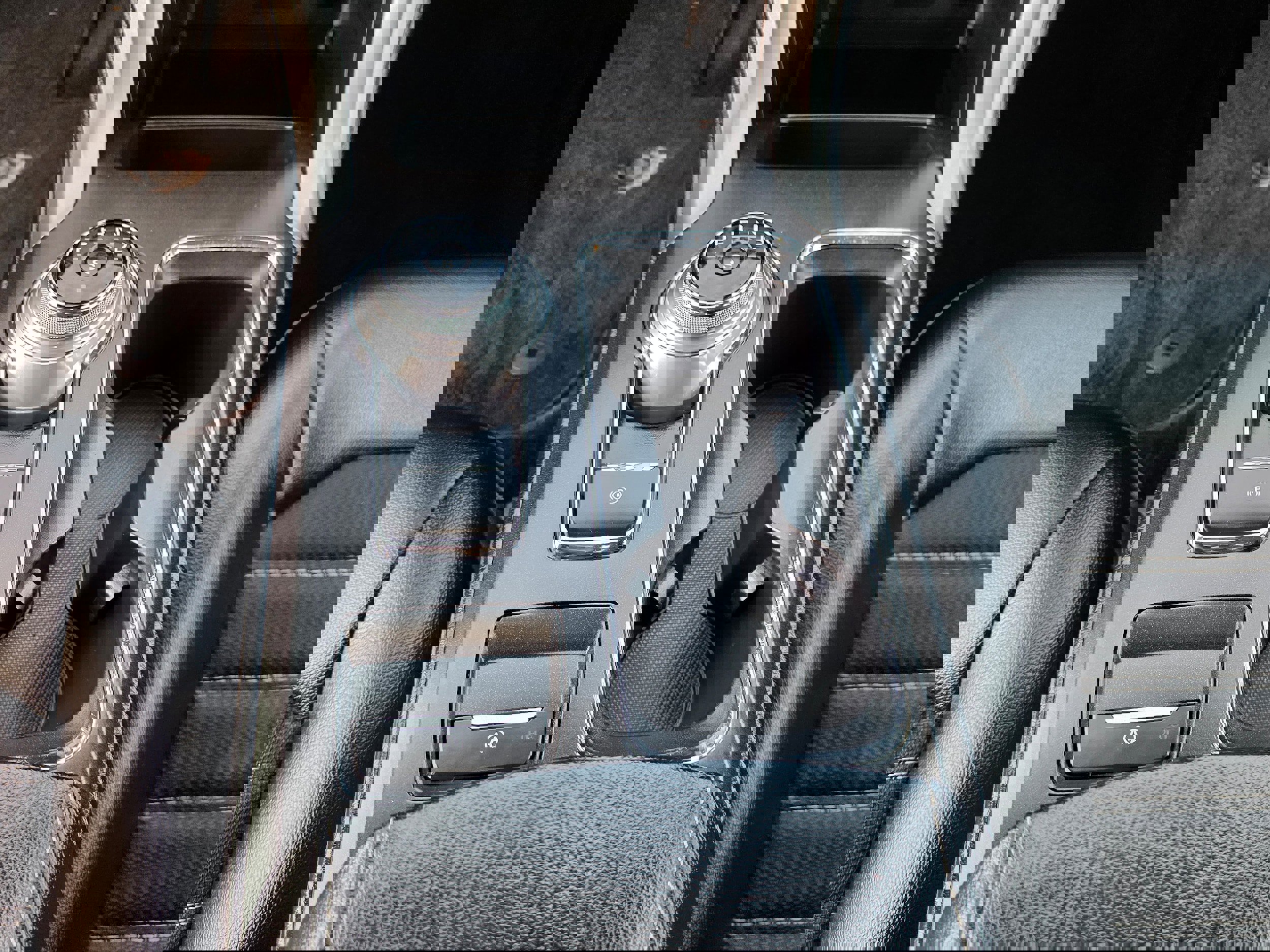 Used 2017 Ford Fusion SE w/ Equipment Group 201A image 16