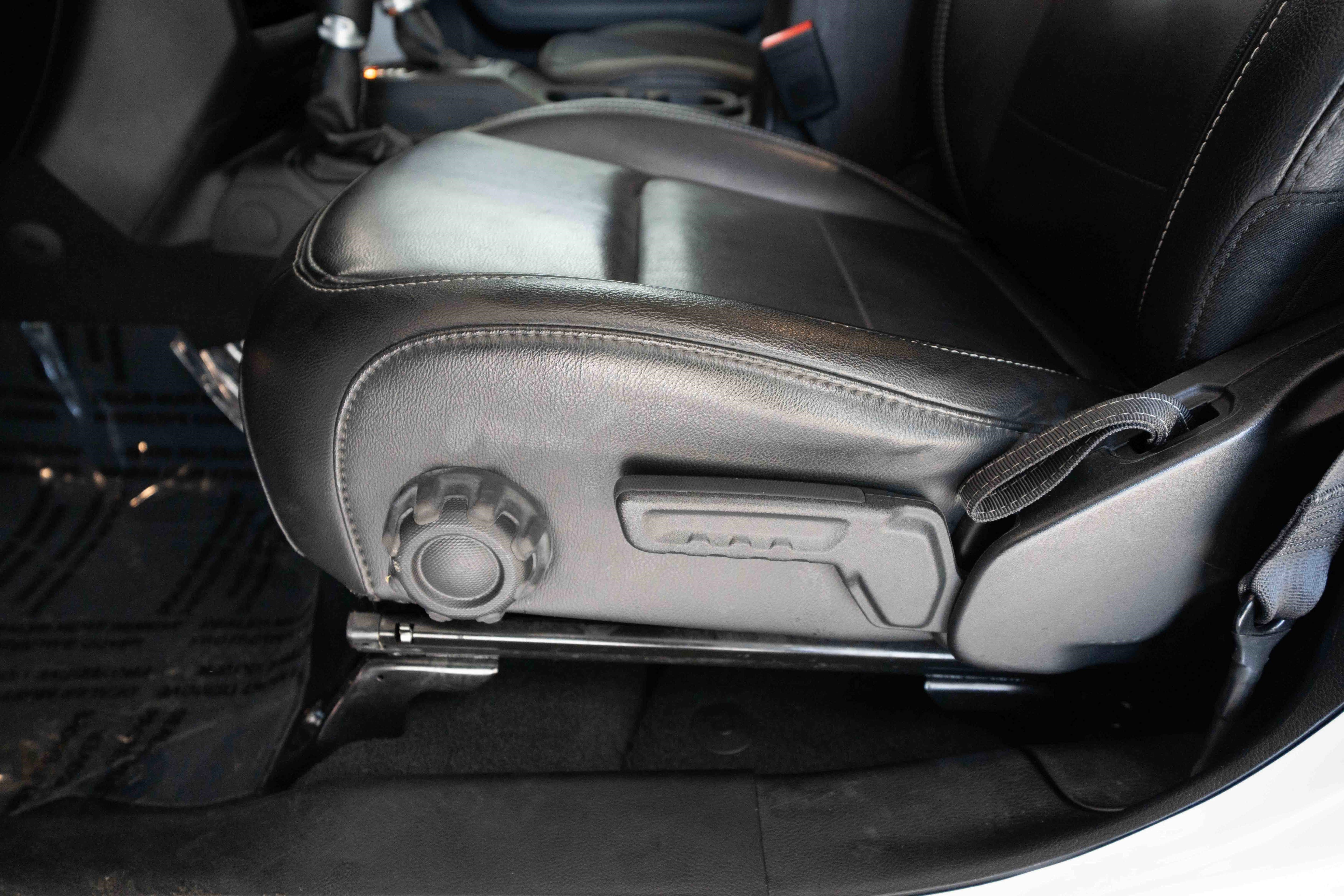 Used 2022 Jeep Wrangler Unlimited Sahara w/ Cold Weather Group image 12