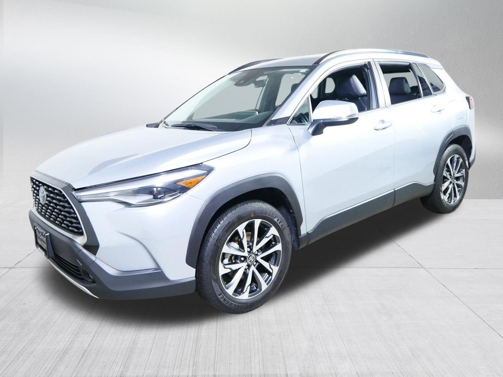 Used 2022 Toyota Corolla Cross XLE w/ Convenience Package image 3