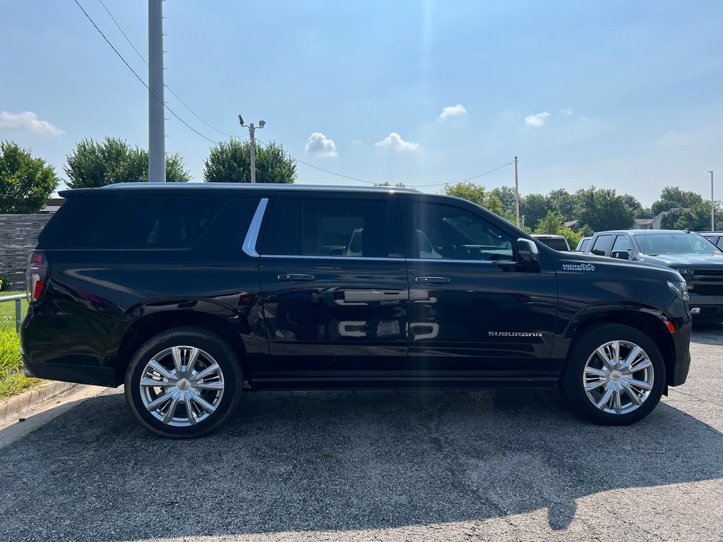Used 2021 Chevrolet Suburban High Country w/ Premium Package AWD/4WD image 2