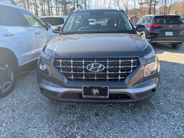 Used 2024 Hyundai Venue Limited image 4