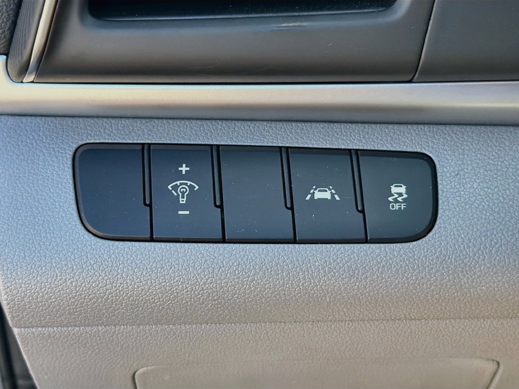 Used 2020 Hyundai Elantra SE FWD image 20