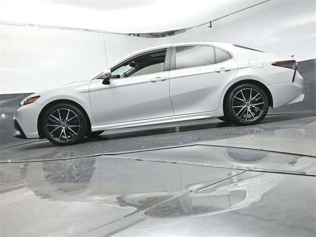 Used 2024 Toyota Camry SE image 34